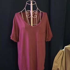 XL Women's V-Neck Pocket Tee - Burgundy